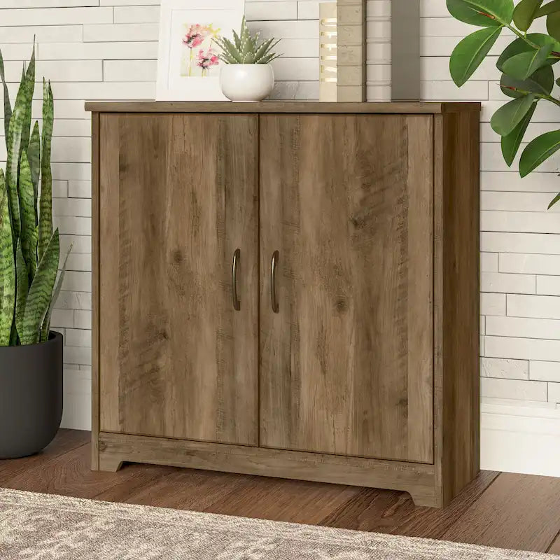 Petit meuble de rangement à 2 portes avec étagère réglable et poignées métalliques