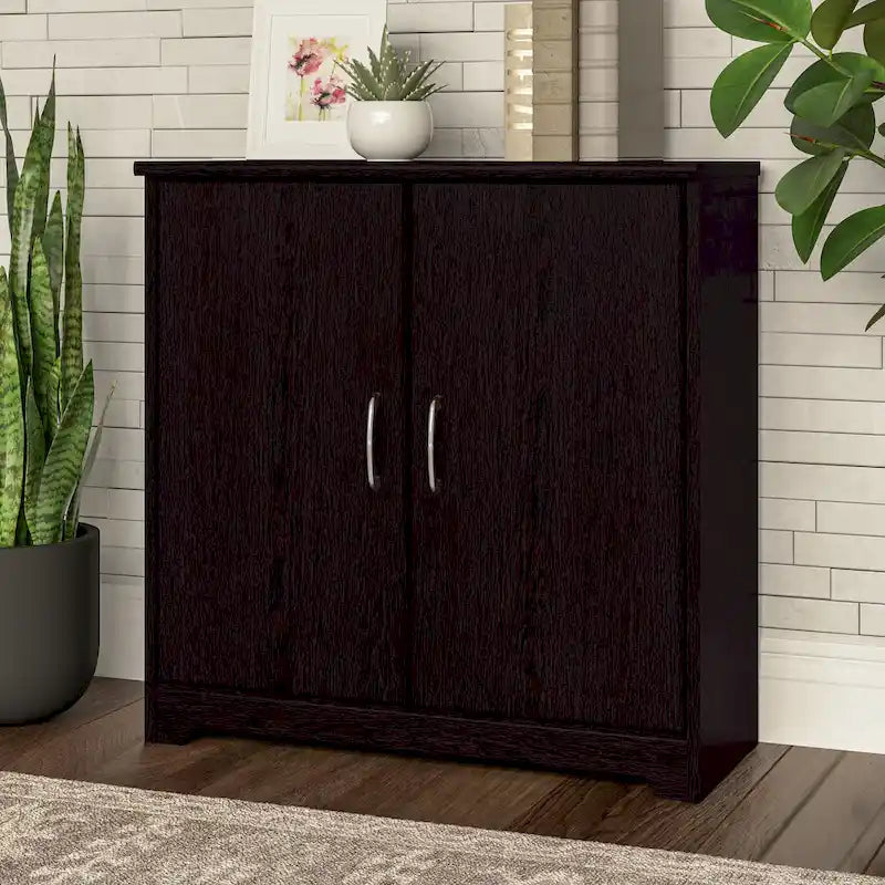 Petit meuble de rangement à 2 portes avec étagère réglable et poignées métalliques