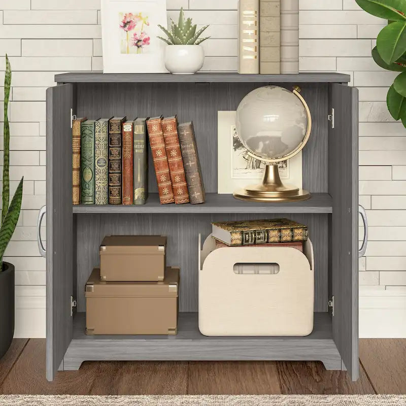 Petit meuble de rangement à 2 portes avec étagère réglable et poignées métalliques