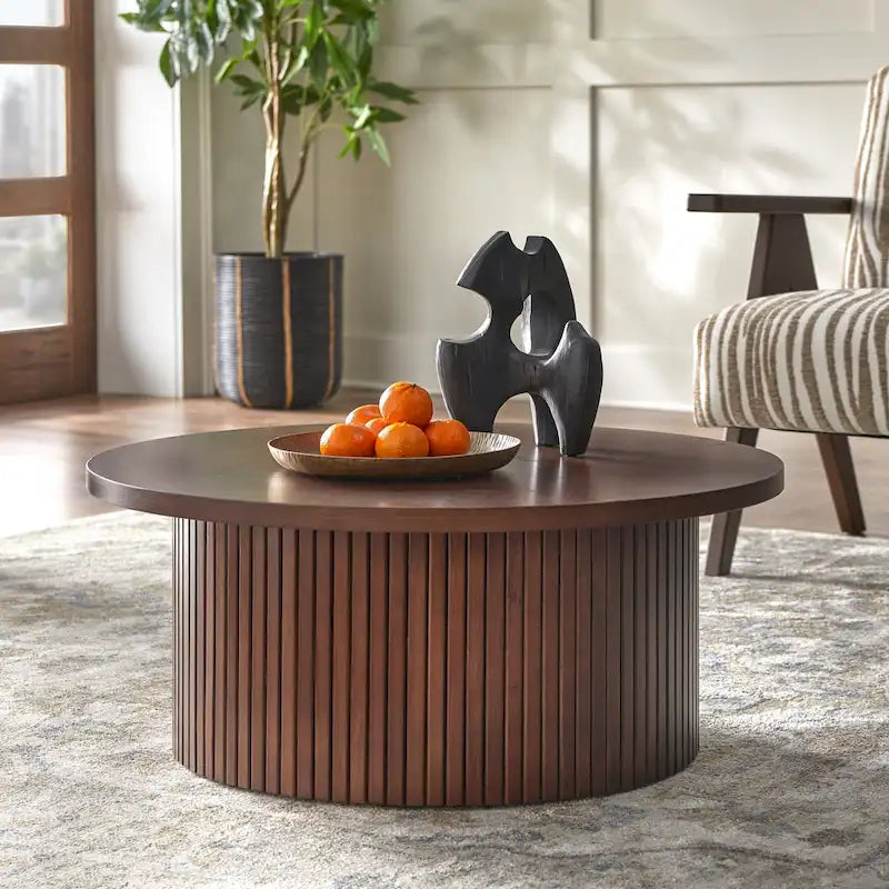 Table basse ronde cannelée à profil bas en bois massif, chêne ou noyer