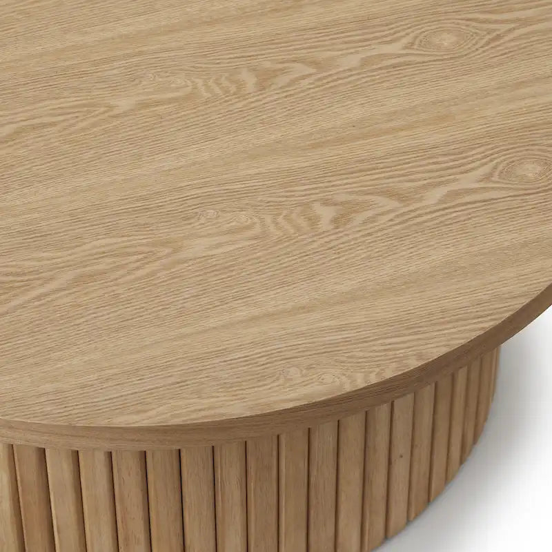 Table basse ronde cannelée à profil bas en bois massif, chêne ou noyer