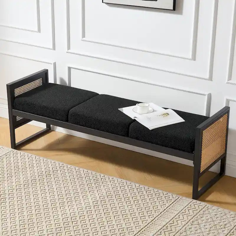 Banc rembourré en tissu bouclé avec côtés en rotin, noir pour entrée ou chambre