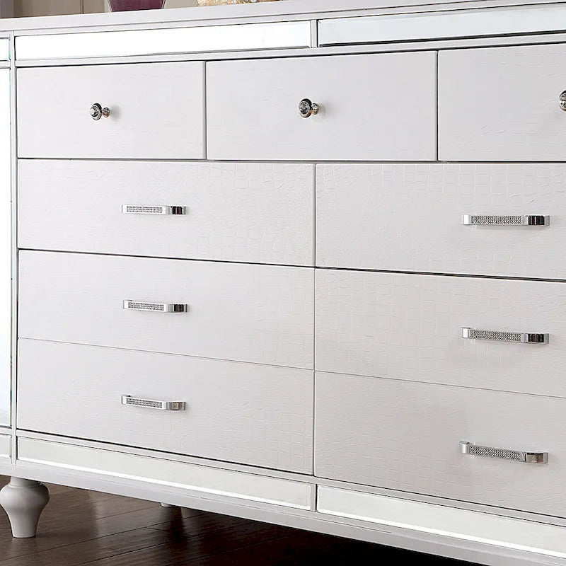 Commode moderne de 157,5 cm de large à 9 tiroirs avec texture croco, argent et blanc