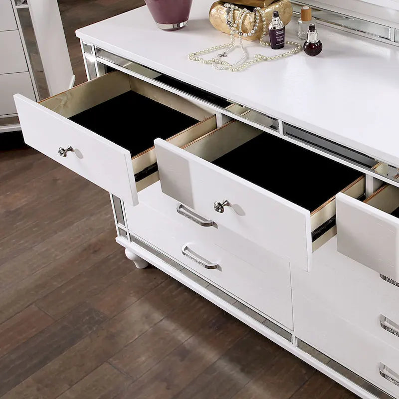 Commode moderne de 157,5 cm de large à 9 tiroirs avec texture croco, argent et blanc