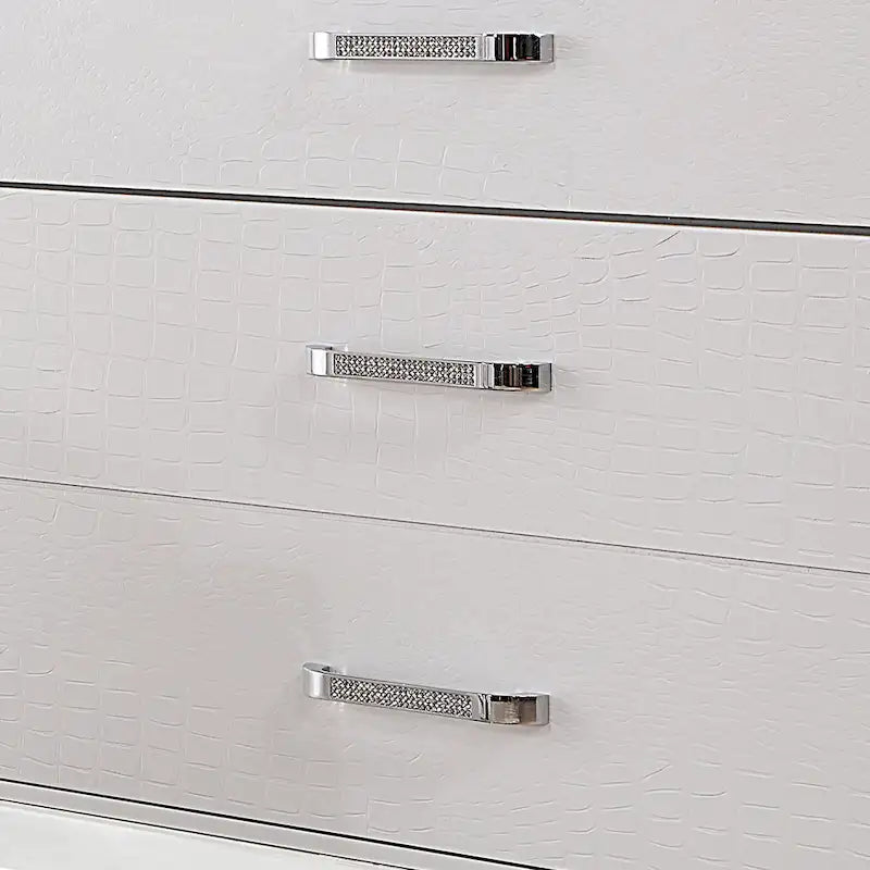 Commode moderne de 157,5 cm de large à 9 tiroirs avec texture croco, argent et blanc