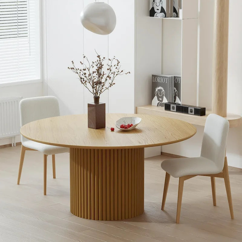 Table à manger ronde en chêne massif avec piètement central cannelé, finition bois noir ou naturel