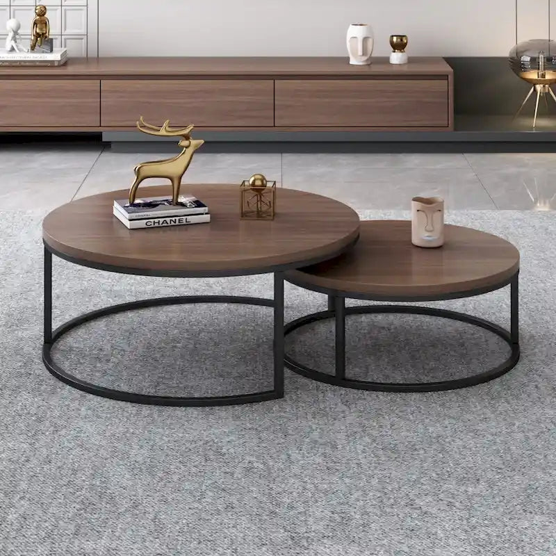 Table basse ronde avec structure en métal noir et plateau imitation bois pour salon