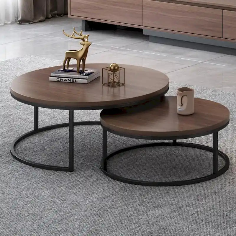 Table basse ronde avec structure en métal noir et plateau imitation bois pour salon