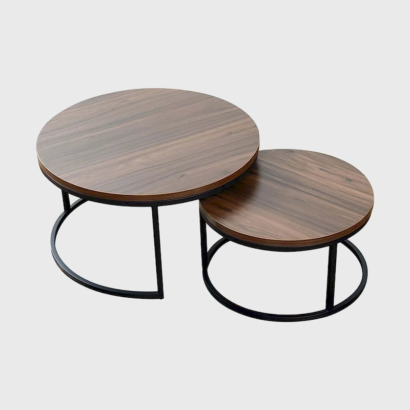 Table basse ronde avec structure en métal noir et plateau imitation bois pour salon