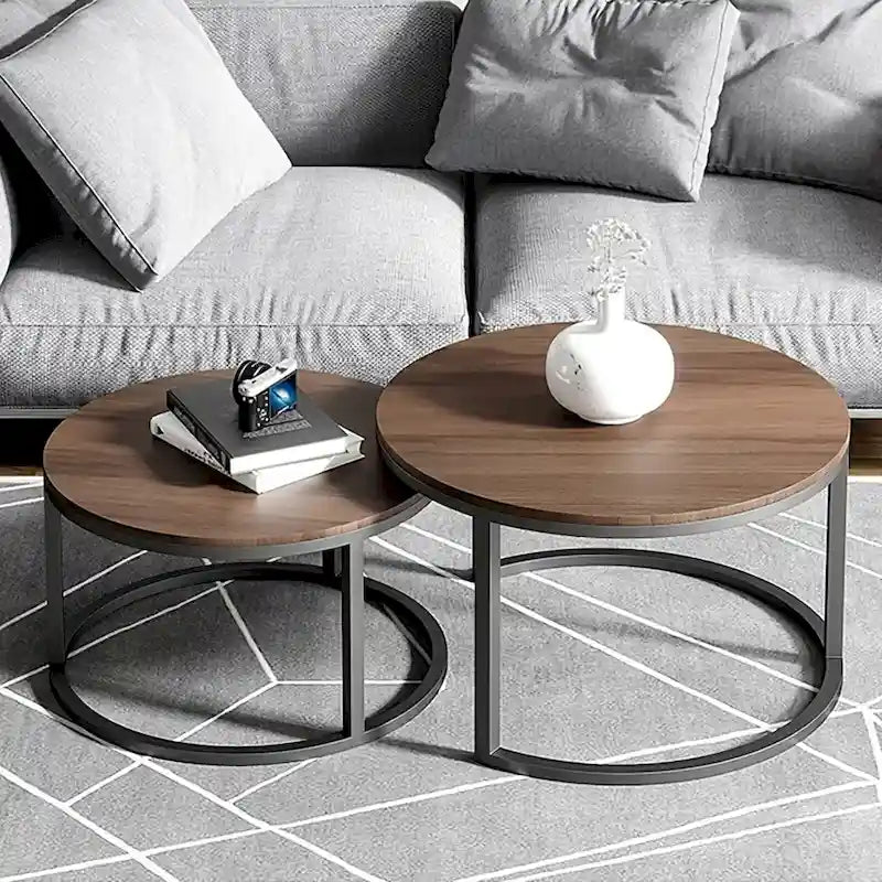Table basse ronde avec structure en métal noir et plateau imitation bois pour salon