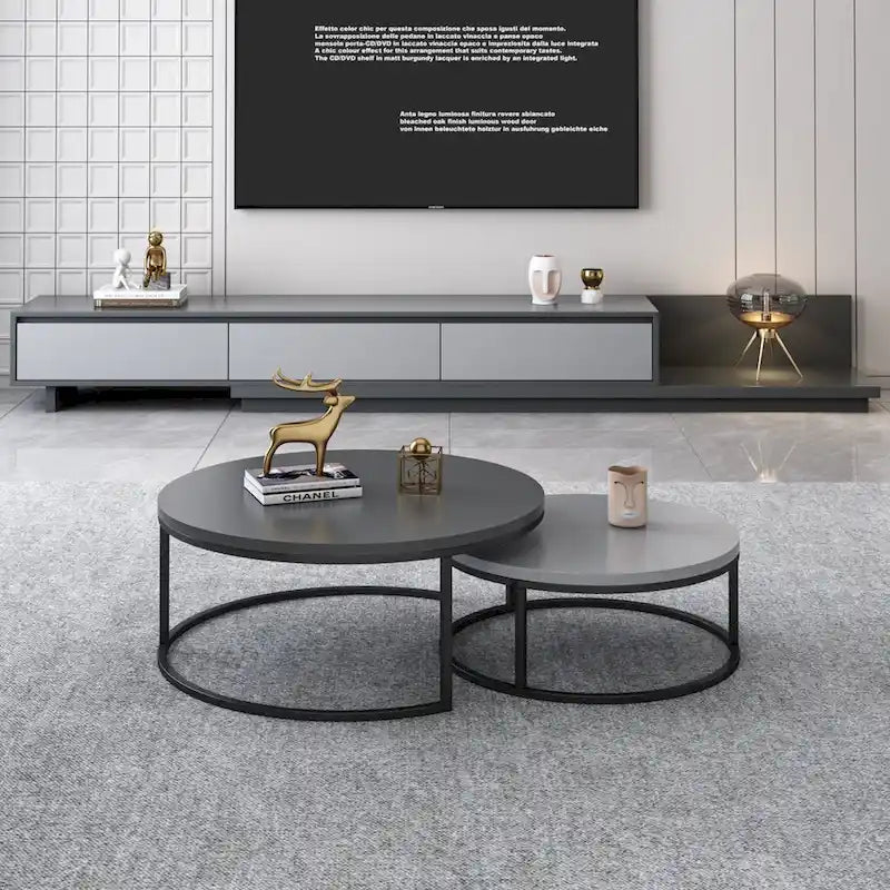 Table basse ronde avec structure en métal noir et plateau imitation bois pour salon