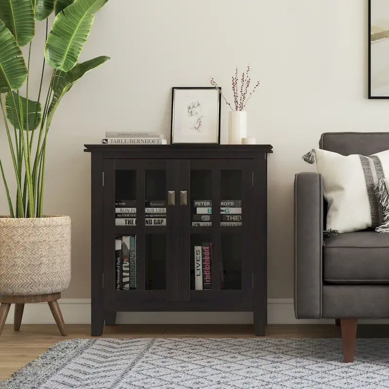 Meuble de rangement bas en bois massif avec portes doubles en verre trempé et étagères réglables