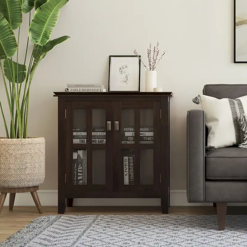 Meuble de rangement bas en bois massif avec portes doubles en verre trempé et étagères réglables
