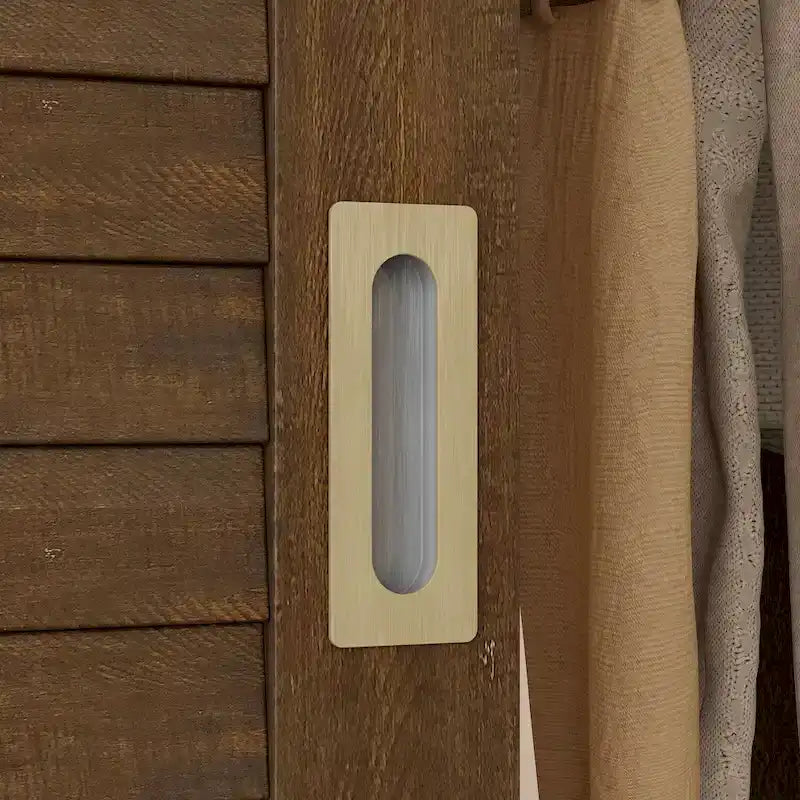Armoire en bois grainé marron avec portes coulissantes à persiennes, tiroirs et tringle de penderie