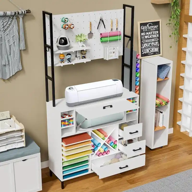 Armoire de rangement blanche pour loisirs créatifs avec panneau perforé et station de recharge intégrée